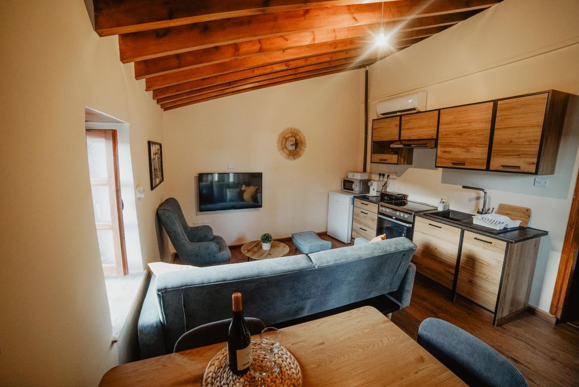The Stonehouse Suites With Private Bath Spas Limasol Buitenkant foto