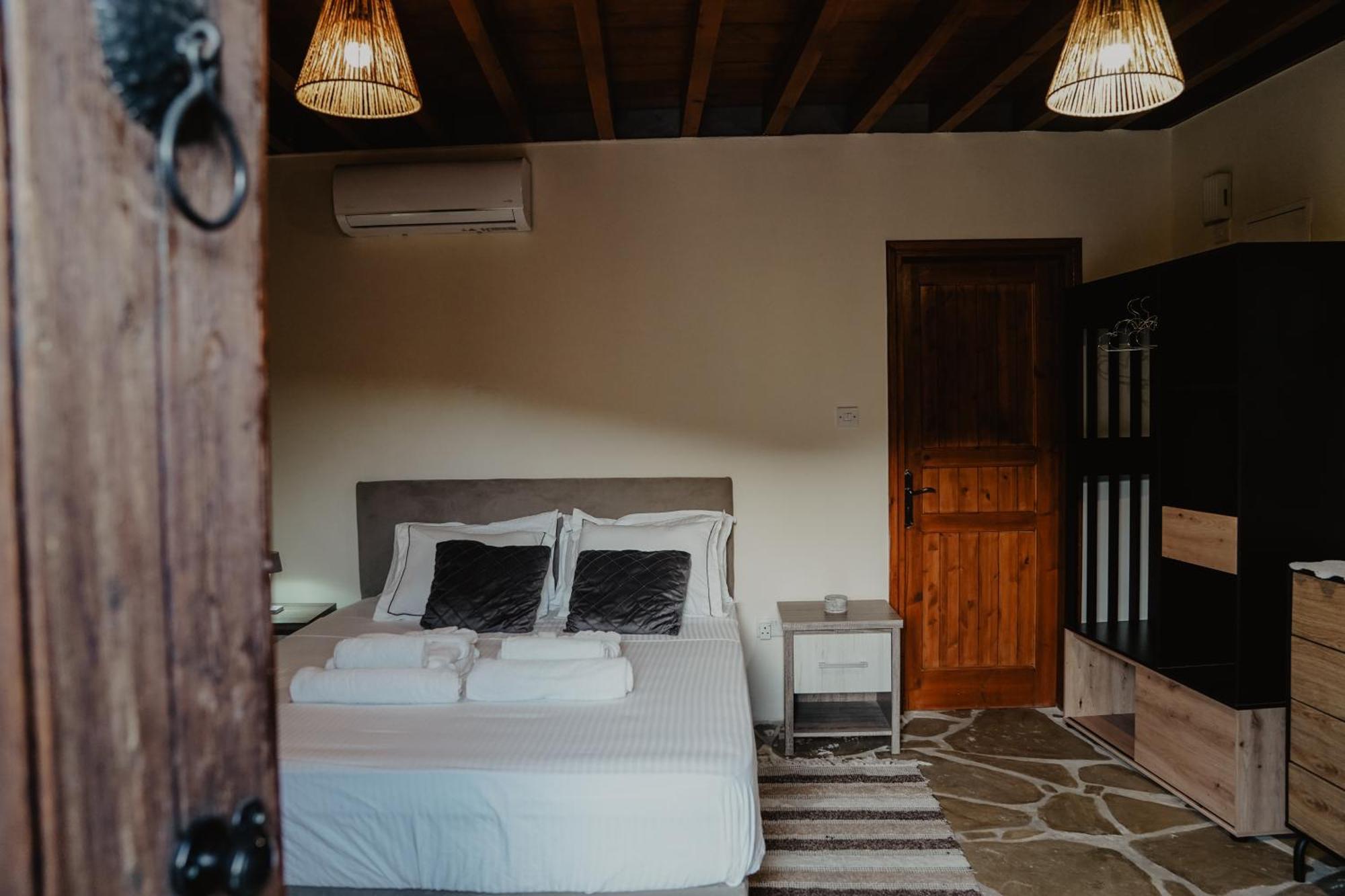 The Stonehouse Suites With Private Bath Spas Limasol Buitenkant foto